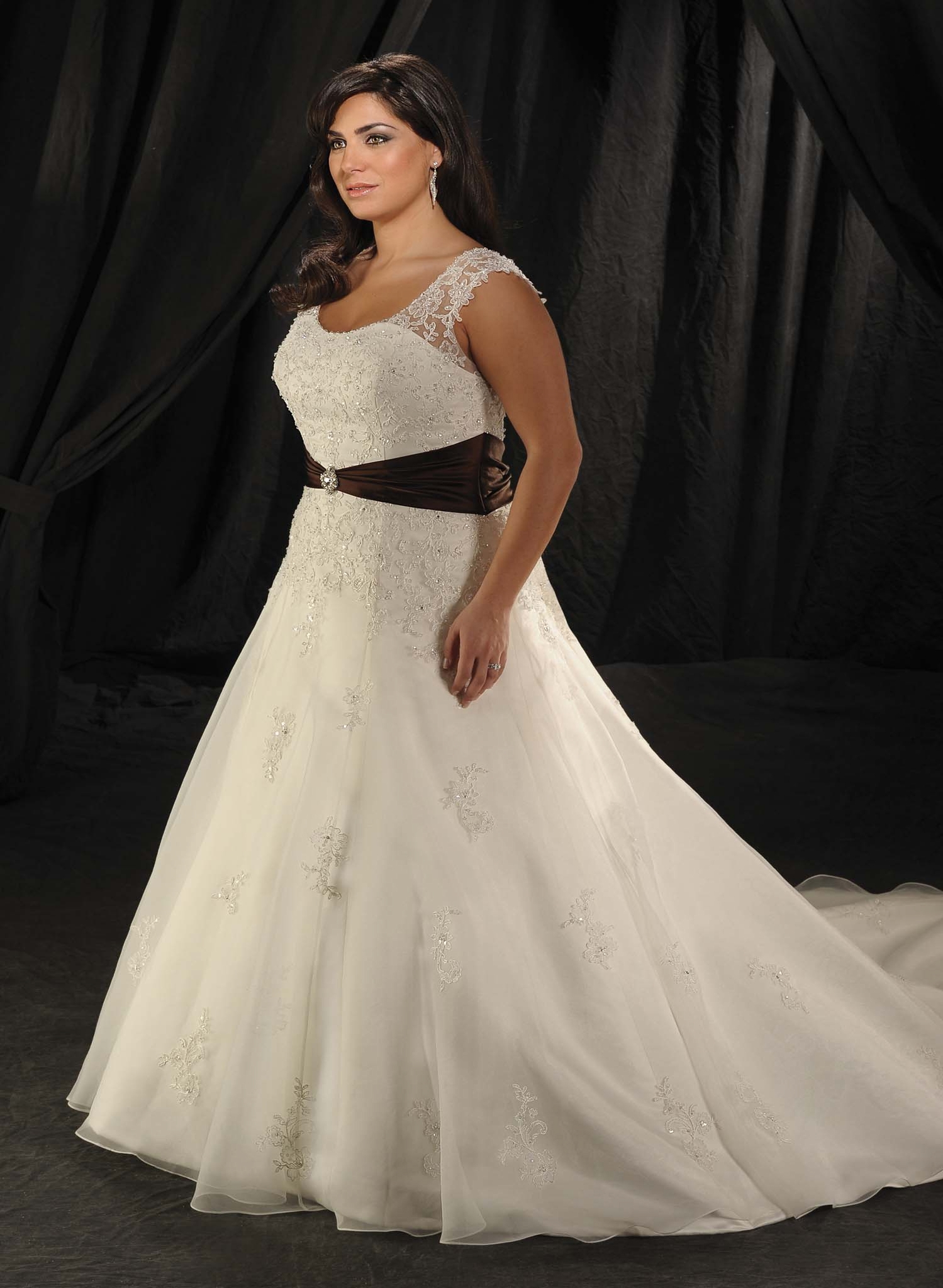 The Wedding  Dress  Guide for Full figured Brides BridetoBride